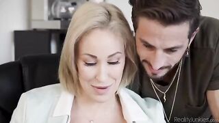 Overworked hottie masturbates in the office pantyhose