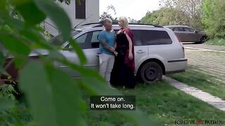 A mature blonde woman gets fucked in the car, it was unexpected