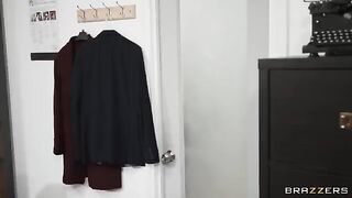 College girl Miss Alice Wild fucks in a glory hole