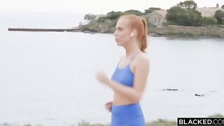 A guy fucked a girl in the pool and came in her mouth