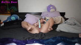 A foot fetish girl plays with her feet and makes a hot footjob