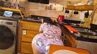 Sara Films her boyfriend after his gym session