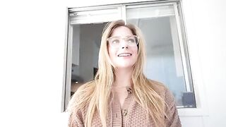 Blonde slut Jess Cromwell fucks under the table and gets a huge load on her face