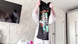 It is unpleasant for her to suck dick, isn’t it?