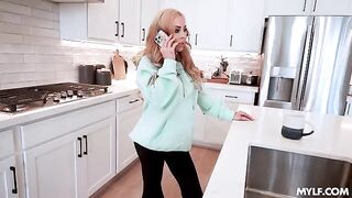 The bimbo is having a good day and she will tell you about it