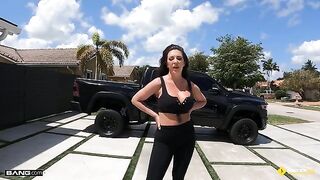 A couple has sex right in the garage, no need to go further