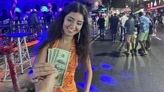 A girl agreed to have sex for money with a stranger on the street