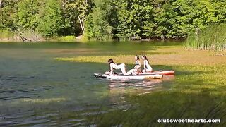 A lesbian is fucking with her girlfriend in the park, and it looks so hot