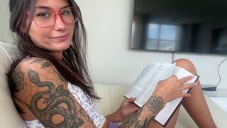 The girl is studying to have sex in different poses
