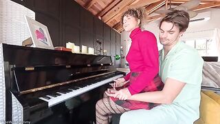 A hot Jewish stepmom gets her pussy hammered by a horny son in HD