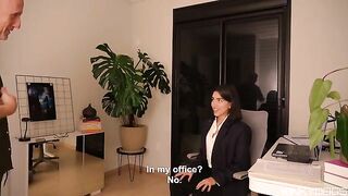 The tongue works, she enjoys it - an exclusive HD video