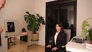 The tongue works, she enjoys it - an exclusive HD video