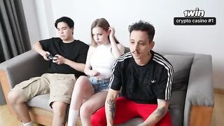 The team is assembled, it's time to work on her orgasm! - Cuckold Porn