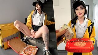 A pizza delivery girl got soaked by a guy who loved to cum