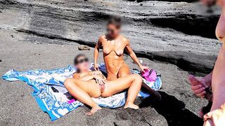 A girl removes her swimsuit and rubs herself while you masturbate