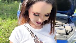 A fit girl with a perfect body got fucked right in the car
