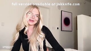 A girl is fucking with a guy in the hotel room