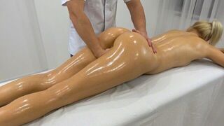 The masseur gave himself to the client with an extraordinary ass