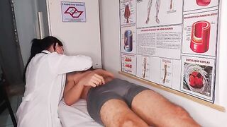 The doctor checked the patient's condition and conducted a thorough oral examination
