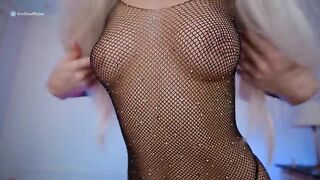 A cute and juicy blonde with a great ass - EmiliaBunny